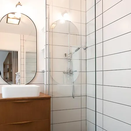 Quiet And Typically Parisian Apartment Paris