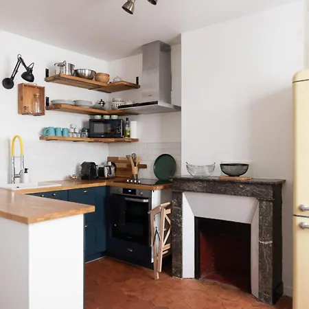 Quiet And Typically Parisian Apartment *